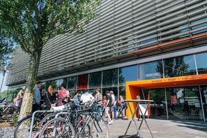 16 Studien- & Prüfungsstandorte in Deutschland & Österreich + Möglichkeit von
Online-Prüfungen 16 Studien- & Prüfungsstandorte in Deutschland & Österreich + Möglichkeit von
Online-Prüfungen