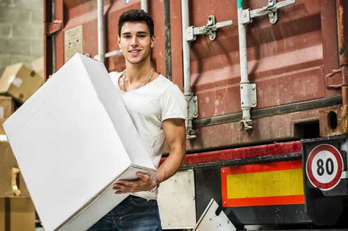Voraussetzungen Praxiserfahrung Logistik Student sammelt Praxiserfahrung um zu seinem Studium zugelassen zu werden