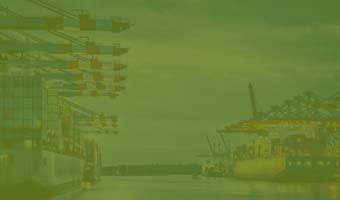 Maritime management teaser 2  Container auf Schiffen im Hafen